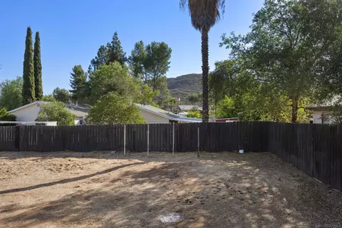 Exterior - 115 Beech Pl, El Cajon, CA 92021 photo 2 of 10