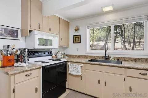 Kitchen - 4402 Pine Hills Rd, Julian, CA 92036 photo 2 of 2