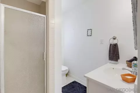 Bath - 4402 Pine Hills Rd, Julian, CA 92036 photo 2 of 5