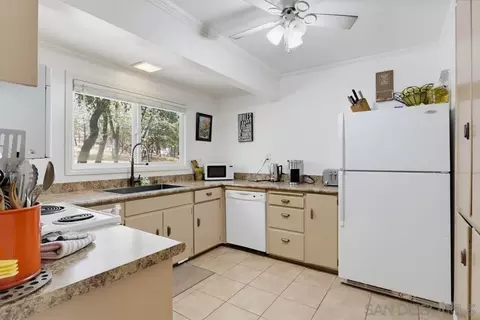 Kitchen - 4402 Pine Hills Rd, Julian, CA 92036 photo 1 of 2