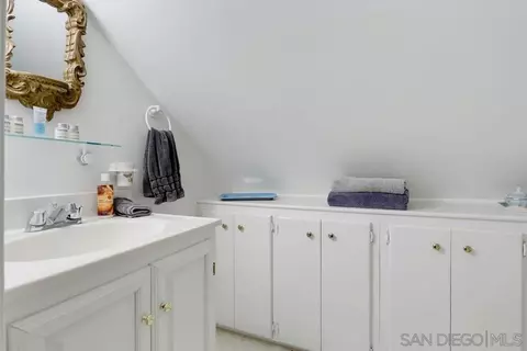 Bath - 4402 Pine Hills Rd, Julian, CA 92036 photo 4 of 5
