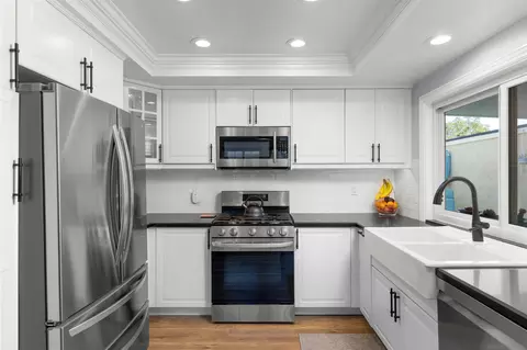 Kitchen - 1714 Knollfield Way, Encinitas, CA 92024 photo 2 of 4