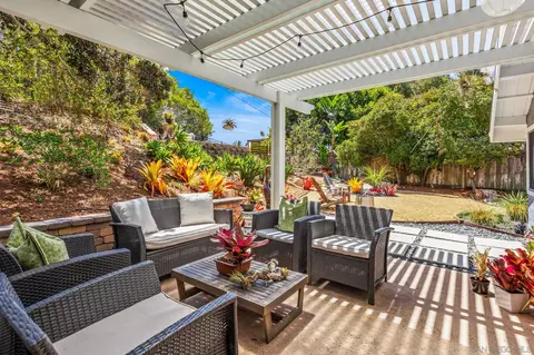 Exterior - 1141 Cerro Largo Dr, Solana Beach, CA 92075 photo 6 of 27