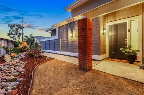 Exterior - 1141 Cerro Largo Dr, Solana Beach, CA 92075 photo 19 of 27