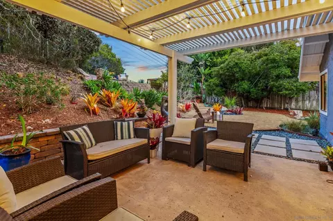 Exterior - 1141 Cerro Largo Dr, Solana Beach, CA 92075 photo 25 of 27