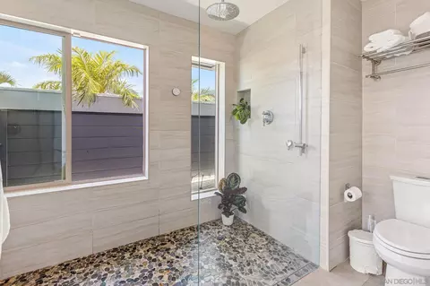 Bath - 1141 Cerro Largo Dr, Solana Beach, CA 92075 photo 2 of 3