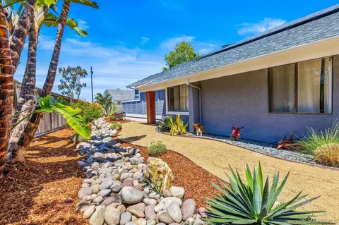Exterior - 1141 Cerro Largo Dr, Solana Beach, CA 92075 photo 5 of 27