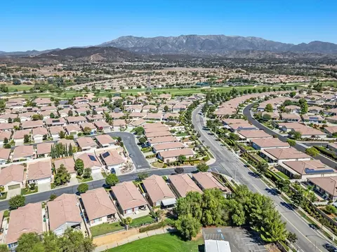 View/Area - 977 Blackhawk Dr, Beaumont, CA 92223 photo 4 of 14
