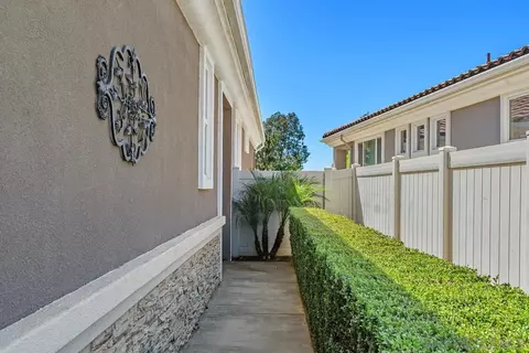 Exterior - 977 Blackhawk Dr, Beaumont, CA 92223 photo 10 of 12