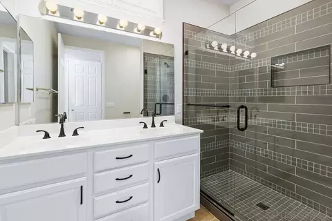 Bath - 977 Blackhawk Dr, Beaumont, CA 92223 photo 2 of 2