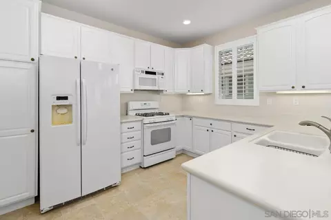 Kitchen - 977 Blackhawk Dr, Beaumont, CA 92223 photo 1 of 2