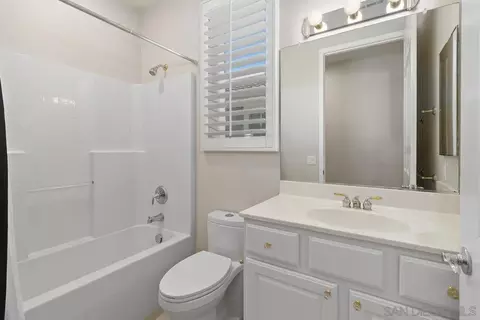 Bath - 977 Blackhawk Dr, Beaumont, CA 92223 photo 1 of 2