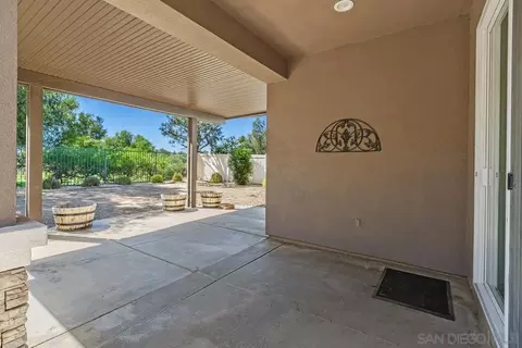 Exterior - 977 Blackhawk Dr, Beaumont, CA 92223 photo 2 of 12