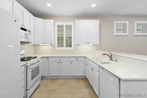 Kitchen - 977 Blackhawk Dr, Beaumont, CA 92223 photo 2 of 2