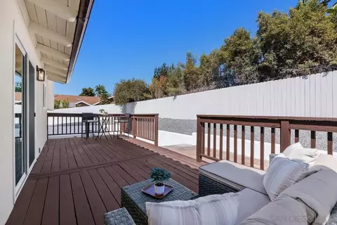 Exterior - 2302 Greenbrier Dr, Oceanside, CA 92054 photo 5 of 7