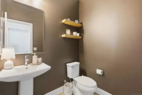Bath - 1525 Fig Tree Way, Oceanside, CA 92056 photo 1 of 6