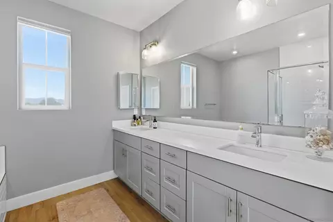 Bath - 1525 Fig Tree Way, Oceanside, CA 92056 photo 3 of 6
