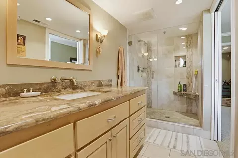 Bath - 803 Spindrift Dr, Del Mar, CA 92014 photo 3 of 3