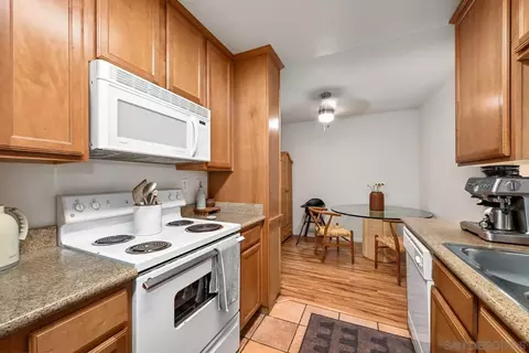 Kitchen - 1650 S El Camino Real #102, Encinitas, CA 92024 photo 4 of 5