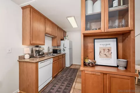 Kitchen - 1650 S El Camino Real #102, Encinitas, CA 92024 photo 2 of 5