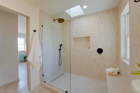 Bath - 4208 Park Dr, Carlsbad, CA 92008 photo 7 of 10