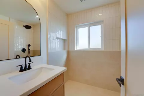 Bath - 4208 Park Dr, Carlsbad, CA 92008 photo 2 of 10