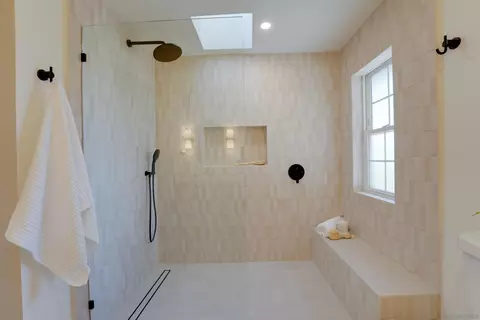 Bath - 4208 Park Dr, Carlsbad, CA 92008 photo 8 of 10