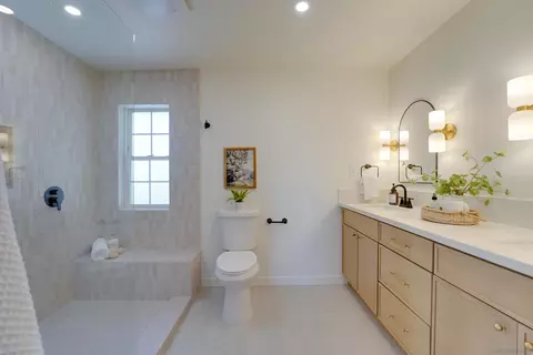 Bath - 4208 Park Dr, Carlsbad, CA 92008 photo 6 of 10