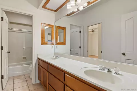 Bath - 333 Thomsen Way, Ramona, CA 92065 photo 2 of 5