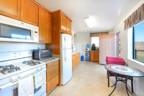 Kitchen - 333 Thomsen Way, Ramona, CA 92065 photo 3 of 9