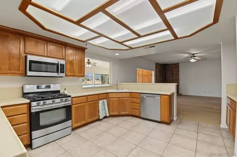 Kitchen - 333 Thomsen Way, Ramona, CA 92065 photo 8 of 9