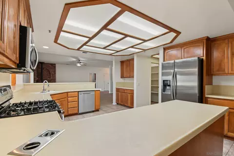 Kitchen - 333 Thomsen Way, Ramona, CA 92065 photo 9 of 9