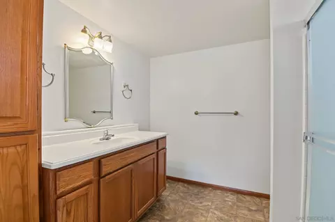 Bath - 333 Thomsen Way, Ramona, CA 92065 photo 4 of 5