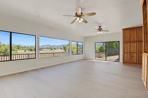 Living - 333 Thomsen Way, Ramona, CA 92065 photo 11 of 11