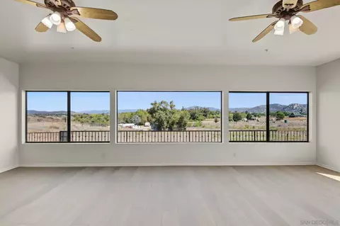 Living - 333 Thomsen Way, Ramona, CA 92065 photo 2 of 11
