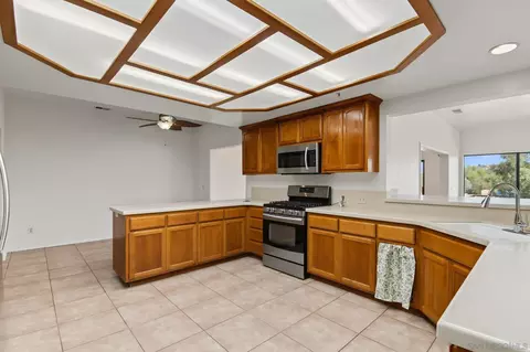 Kitchen - 333 Thomsen Way, Ramona, CA 92065 photo 7 of 9