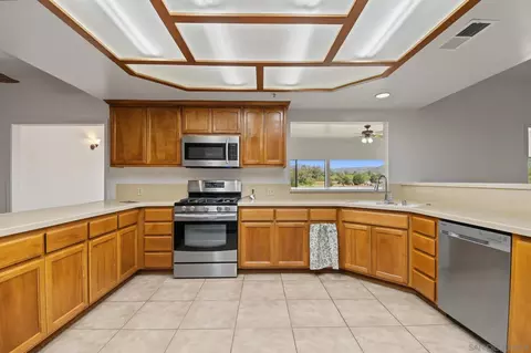 Kitchen - 333 Thomsen Way, Ramona, CA 92065 photo 1 of 9
