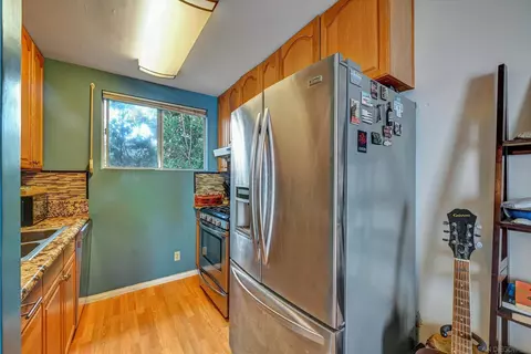 Kitchen - 643-643 B Nautilus, La Jolla, CA 92037 photo 4 of 4