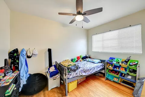 Bedroom - 643-643 B Nautilus, La Jolla, CA 92037 photo 1 of 5