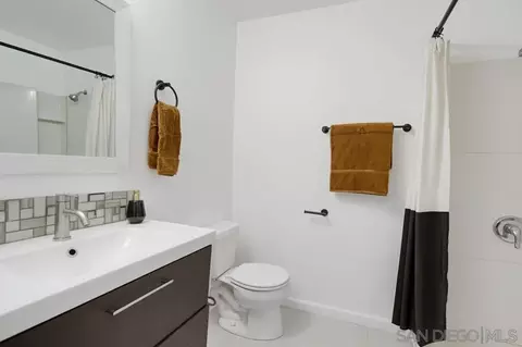 Bath - 439 Verde Rdg, Spring Valley, CA 91977 photo 2 of 2