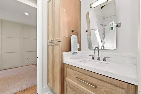 Bath - 4301 Hawk St, San Diego, CA 92103 photo 5 of 6