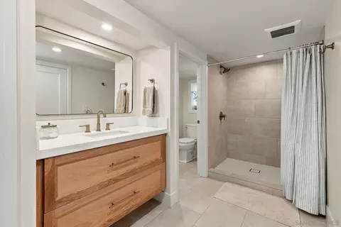 Bath - 4301 Hawk St, San Diego, CA 92103 photo 6 of 6