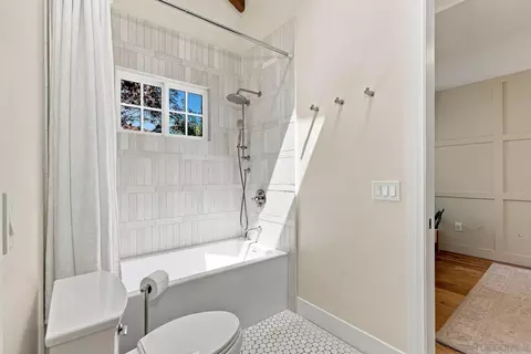 Bath - 4301 Hawk St, San Diego, CA 92103 photo 4 of 6