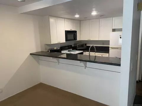Kitchen - 8348 Via Sonoma #E, La Jolla, CA 92037 photo 2 of 3