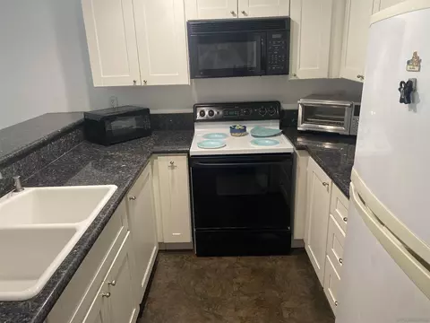 Kitchen - 8348 Via Sonoma #E, La Jolla, CA 92037 photo 1 of 3