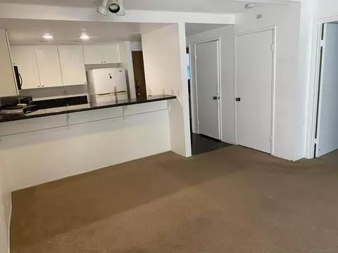Living - 8348 Via Sonoma #E, La Jolla, CA 92037 photo 2 of 3