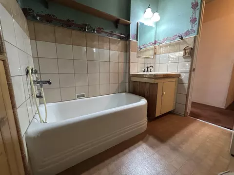 Bath - 9131 Madison Ave, La Mesa, CA 91941 photo 2 of 3