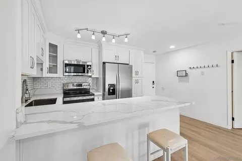 4600 Lamont St #204, San Diego, CA 92109