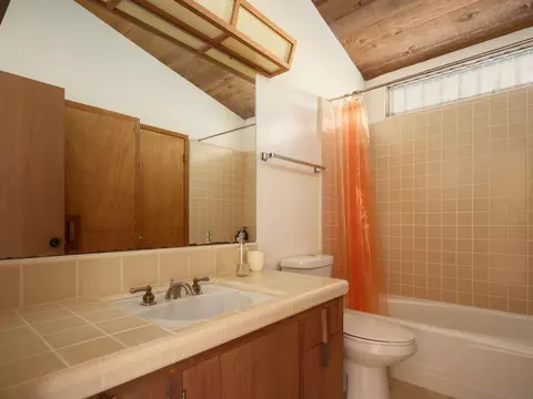 Bath - 9450 Sunset Dr, La Mesa, CA 91941 photo 4 of 5