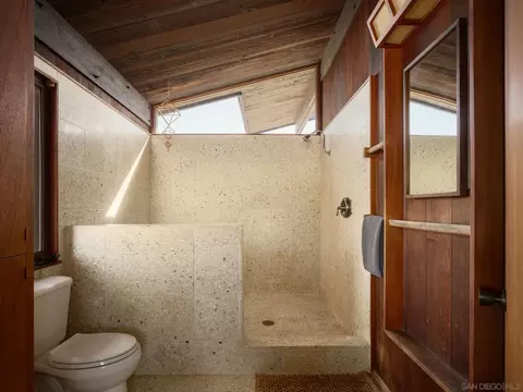 Bath - 9450 Sunset Dr, La Mesa, CA 91941 photo 3 of 5